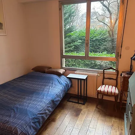 16 Passy Apartment *